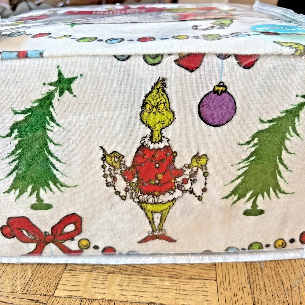 Dr Seuss The Grinch Holiday Cotton Flannel QUEEN Sheet Set Christmas Trees NEW